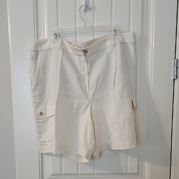 LOFT Pants - The Loft Classic Cream Women's Shorts